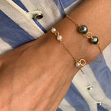 Piccolo 18K Gold Bracelet w. Grey Pearls