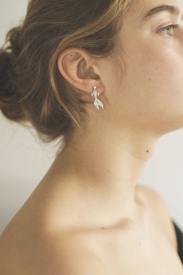 Solid Koi Silver Earrings w. Pearl