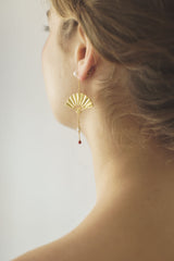 Hanging Fan Gold Plated Earrings w. Pearl & Coral