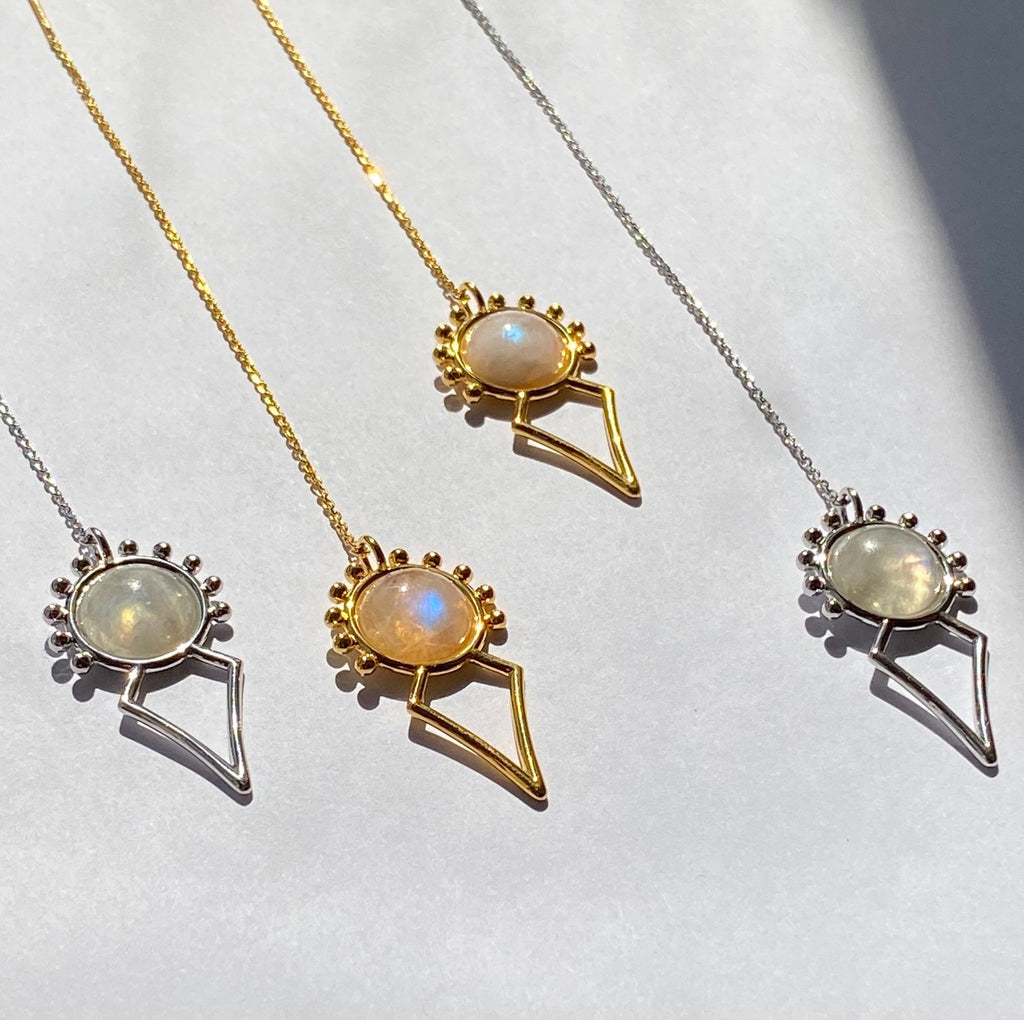 Moon Ohrringe goldplattiert I Rosa Mondstein