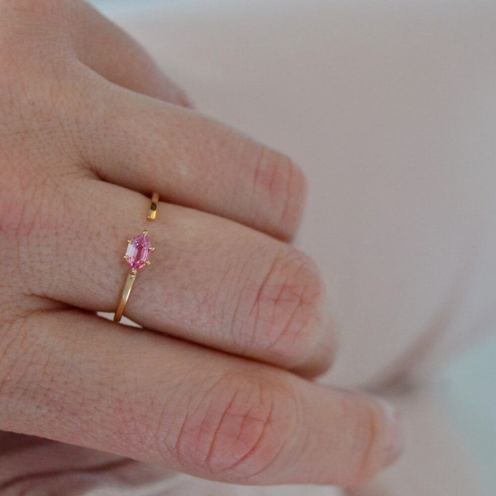 Avama Tol 18K Guld Ring m. Safir
