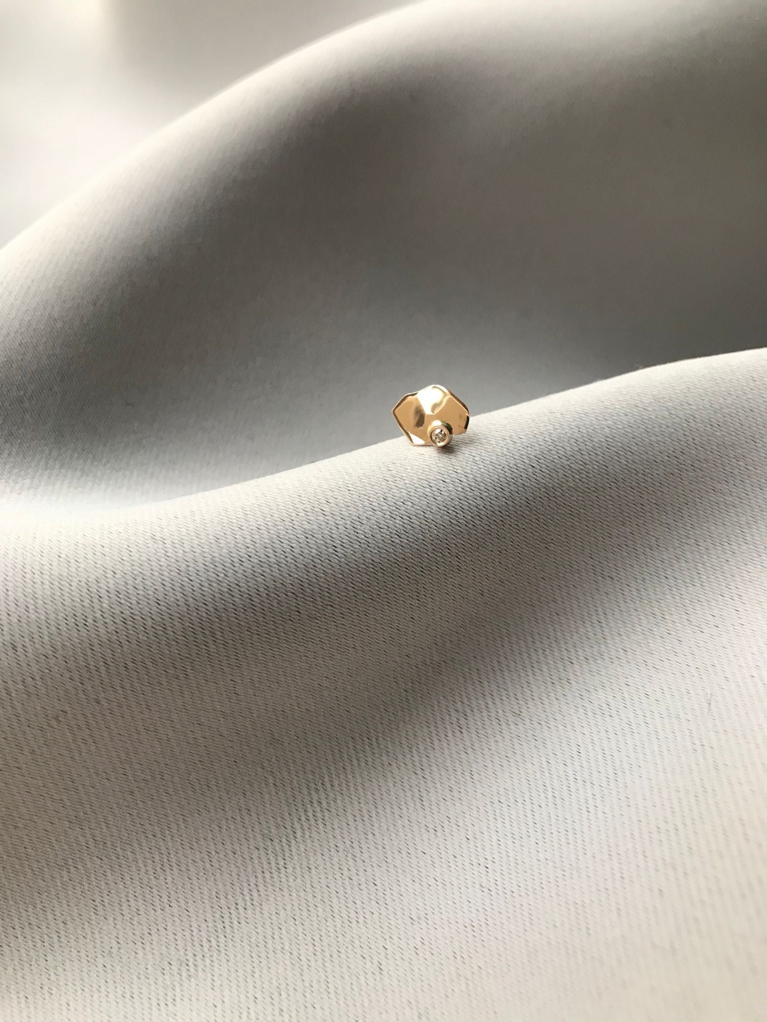 CLOUD Dew 14K Gold Stud w. Diamond