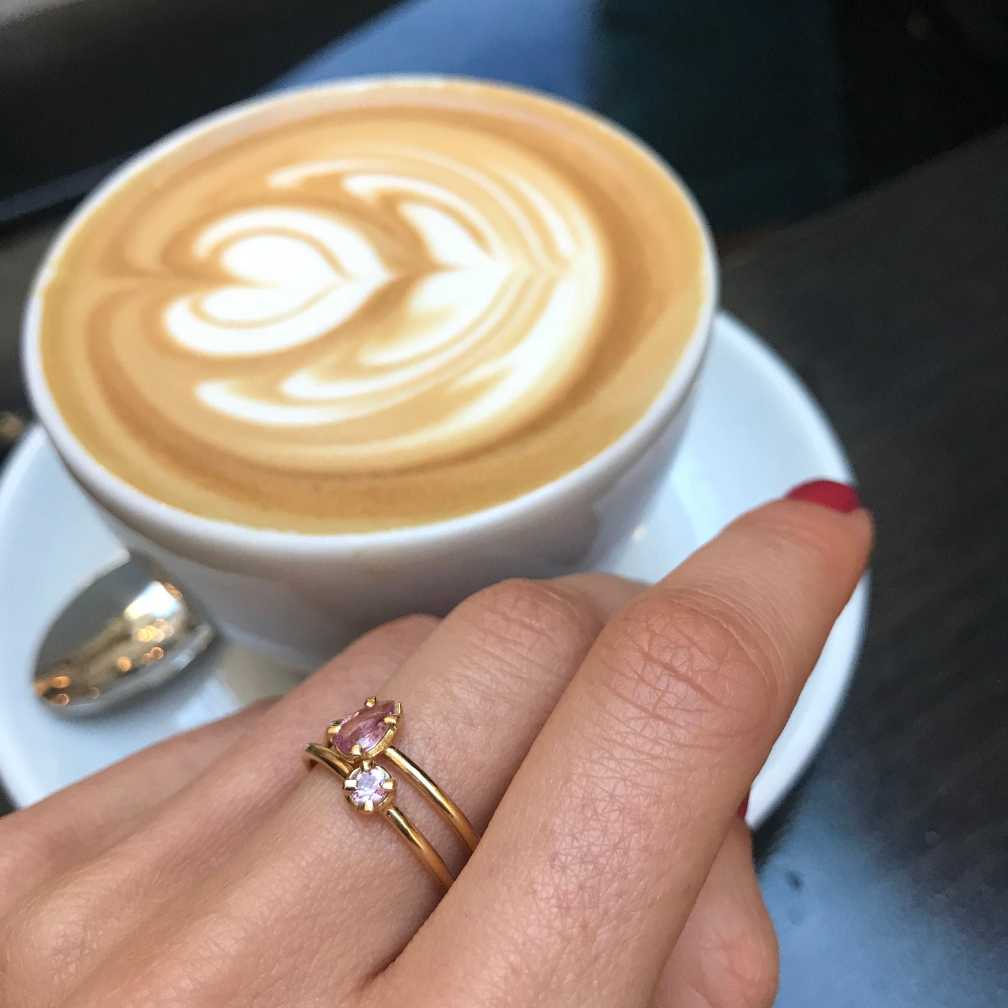 Drop Pink 18K Gold Ring w. Sapphire