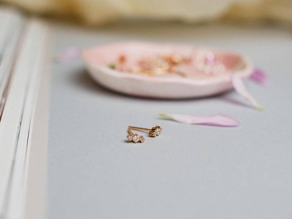 Tiny Brigitte Ohrstecker 18K Gold, Weißgold oder Rosegold I Diamanten I Single