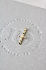 Rock Cross 18K Gold Pendant w. Diamond
