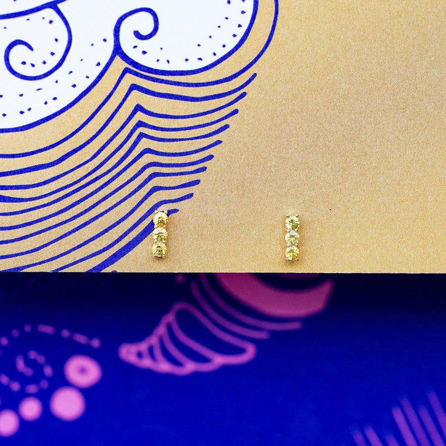 Essential Bliss 18K Gold Studs w. Sapphires