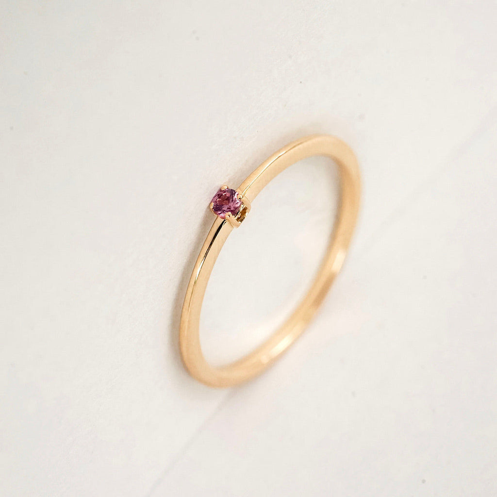 Essential Spring 18K Rosegold Ring w. Sapphire
