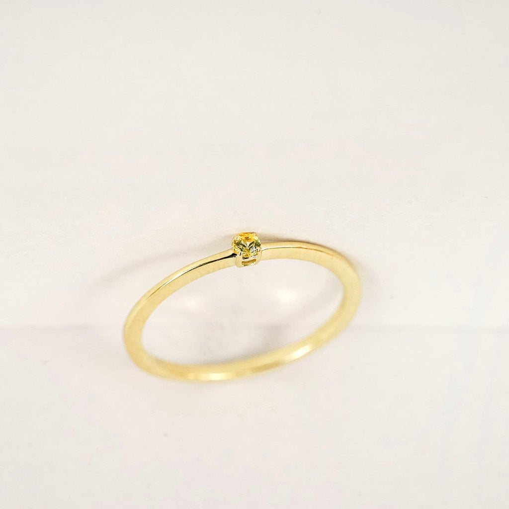 Essential Spring 18K Gold Ring w. Sapphire