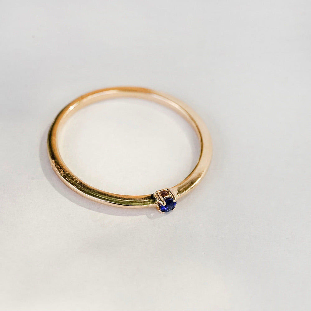 Essential Spring 18K Rosegold Ring w. Sapphire