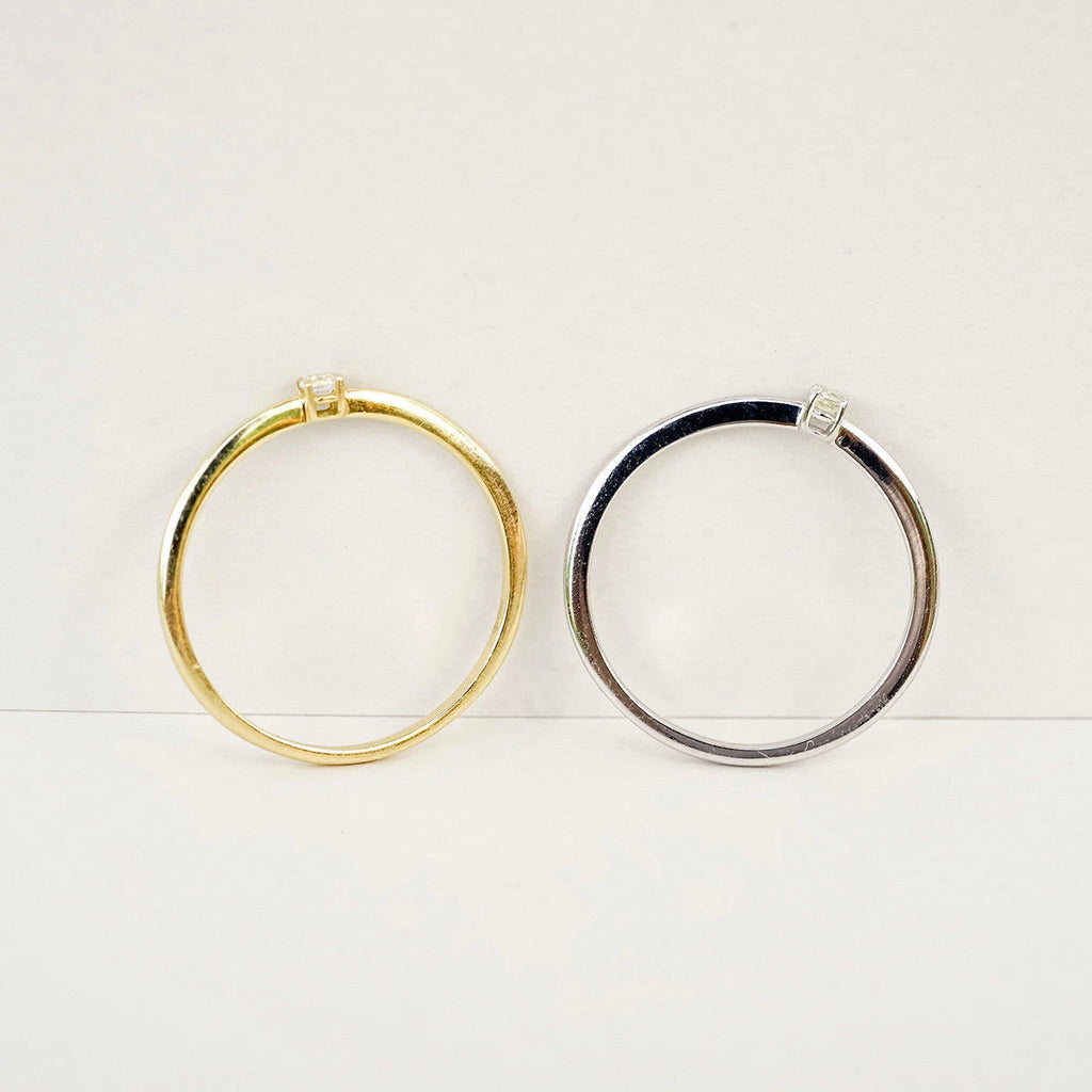 Essential Spring 18K Whitegold Ring w. Sapphire