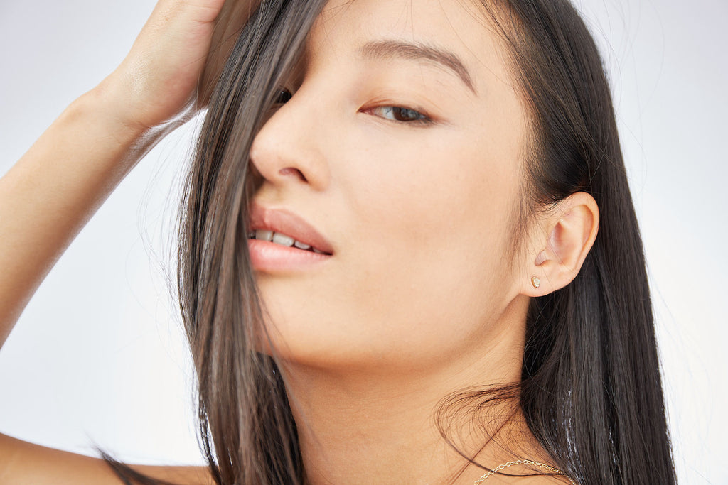 9K Gold Studs w. Ocean Diamonds