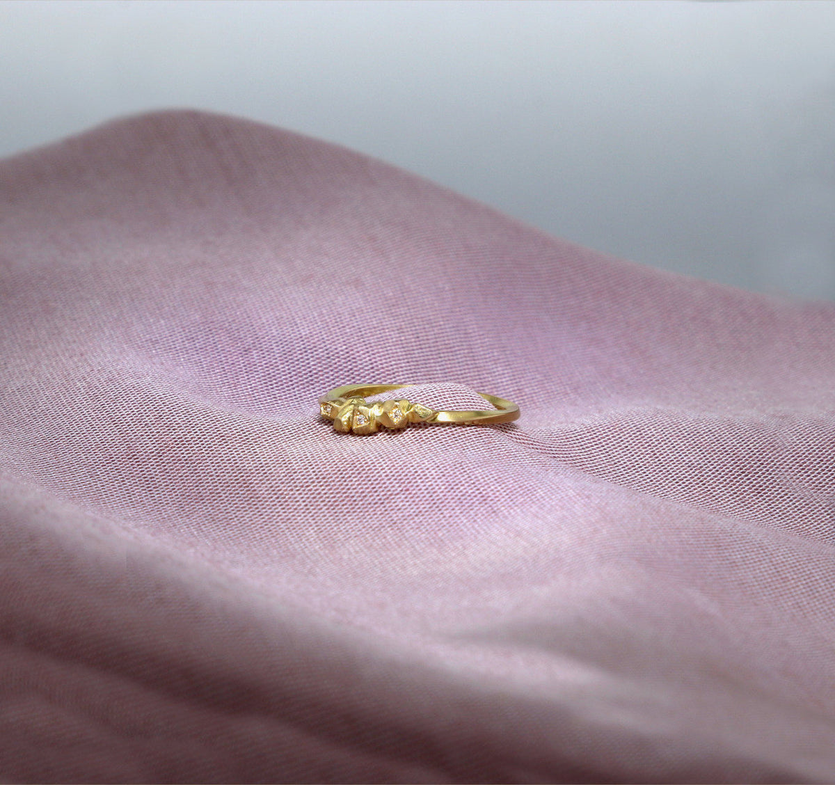 Delicate Nugget Ring Guld, Hvide Diamanter