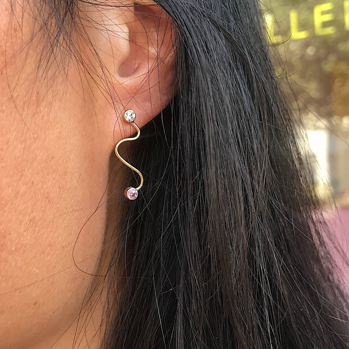 Doodle 14K Gold Earpin w. Pink Sapphires