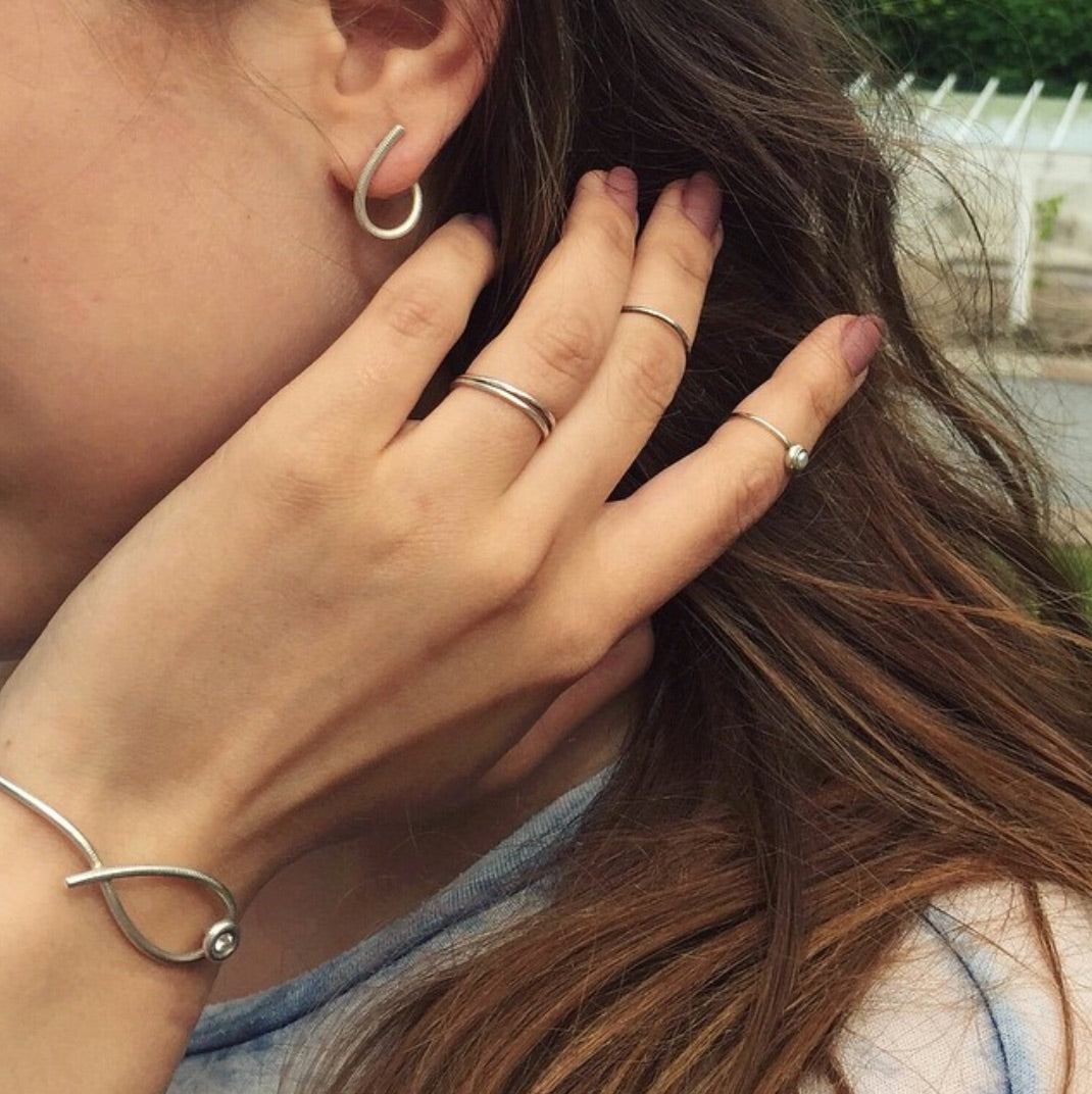 Kleine Kharisma silberne Hoops