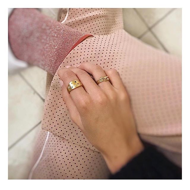 Luna 18K Gold Ring w. Diamonds