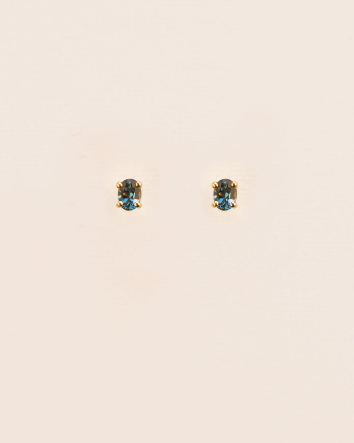 18K Gold Studs w. Blue Topaz
