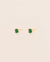 18K schlichte goldene Ohrstecker I Grüner Smaragd