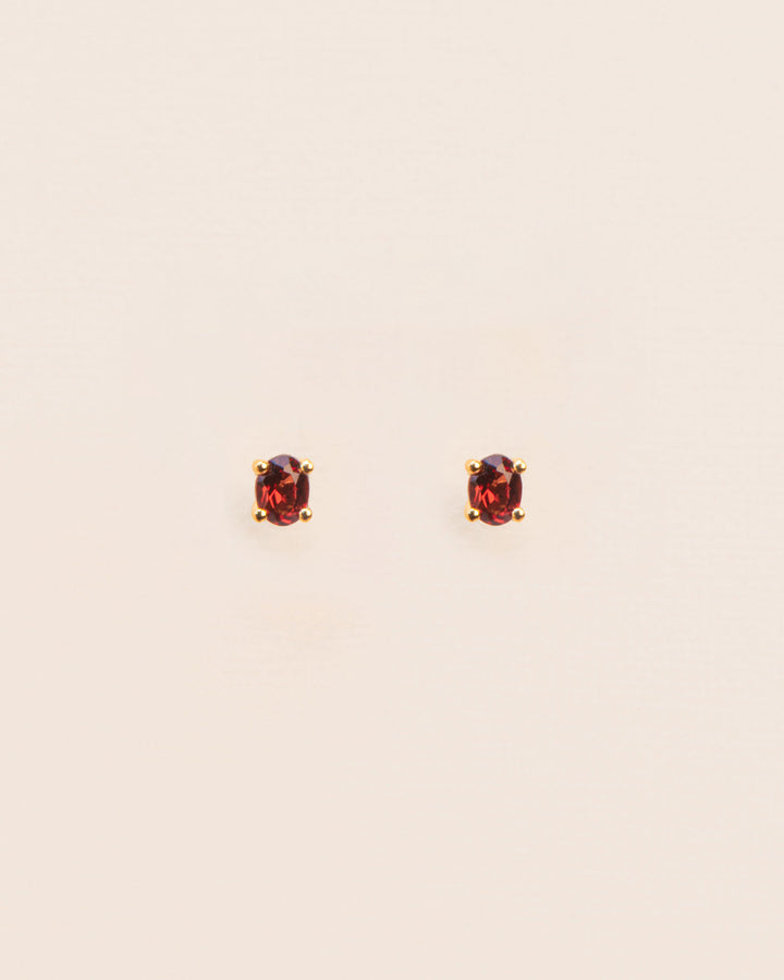 18K Simple Gold Studs w. Red Garnet