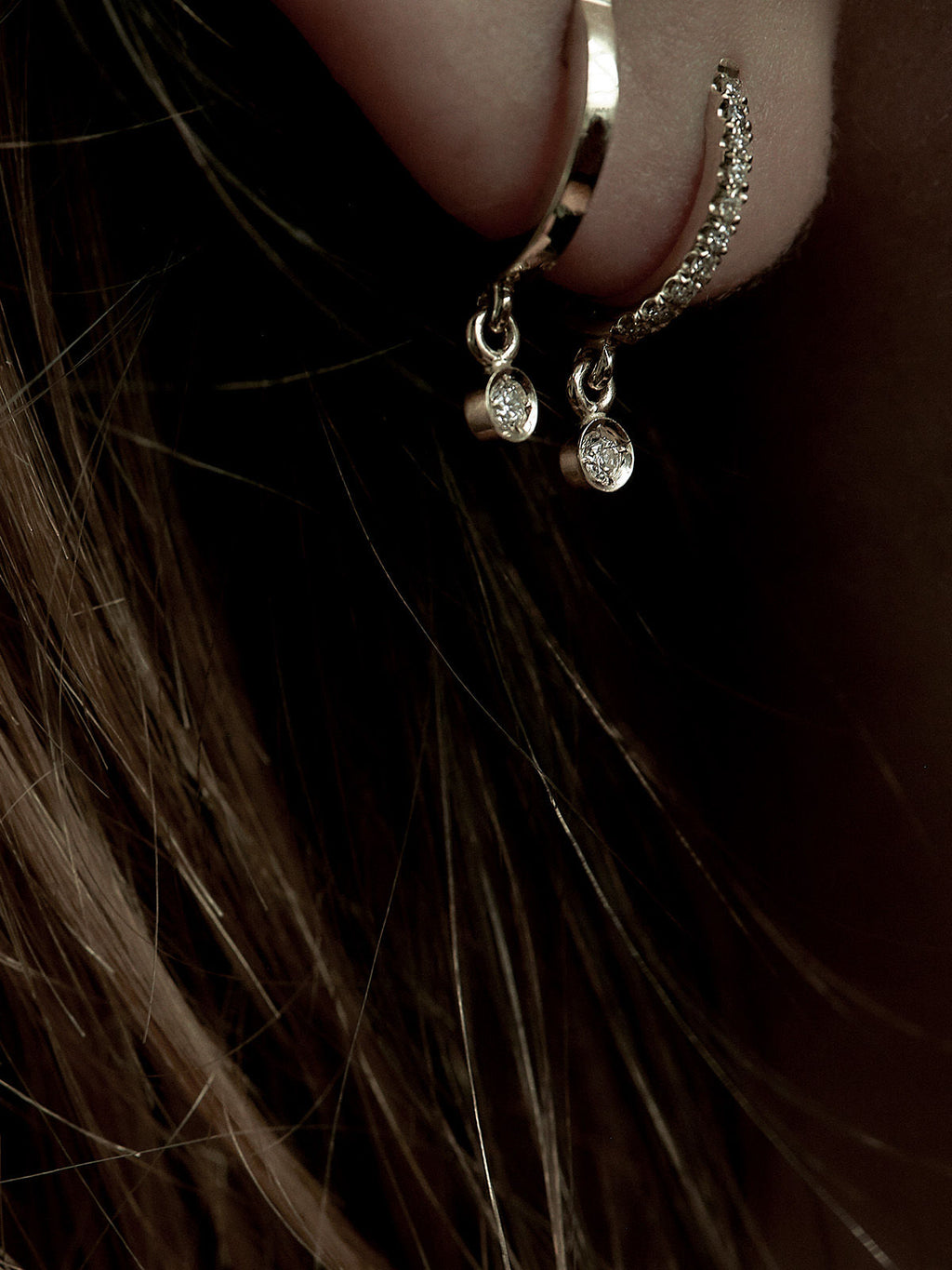 Drop 0.08 14K Gold, Whitegold or Rosegold Huggie w. Diamond