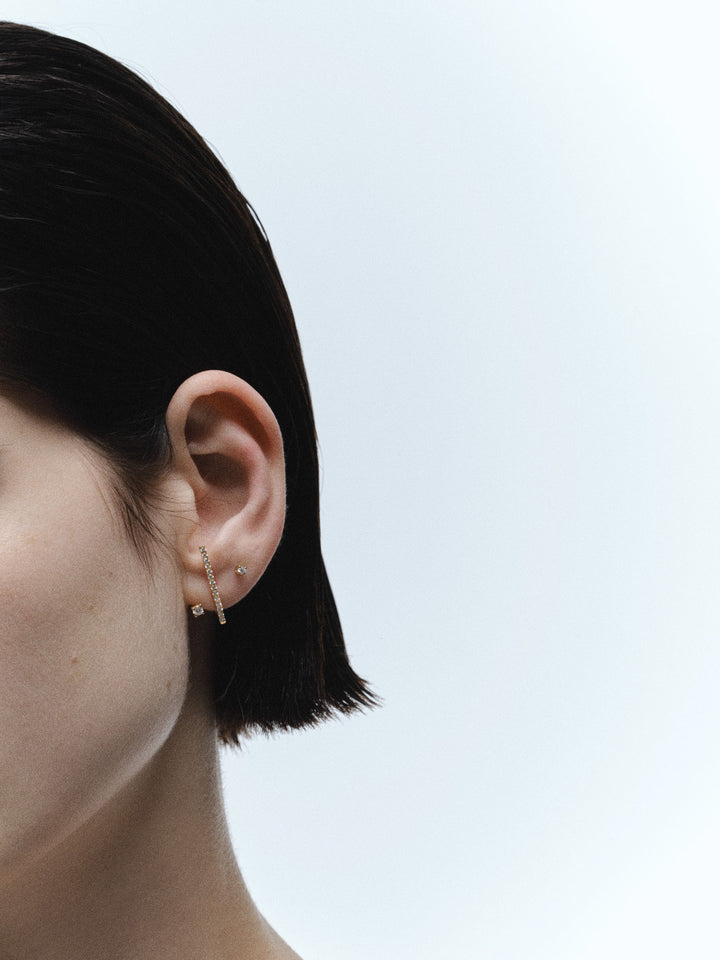 Horizontal Spiral 0.12 14K Gold, Whitegold or Rosegold Earring w. Diamonds
