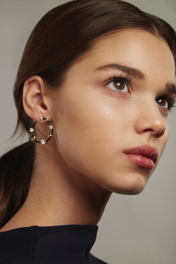 Stern- und Kristallschwarzgold Ohrringe w. Kristall