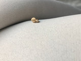 FACET U Arrow White 14K Gold Stud w. Diamond