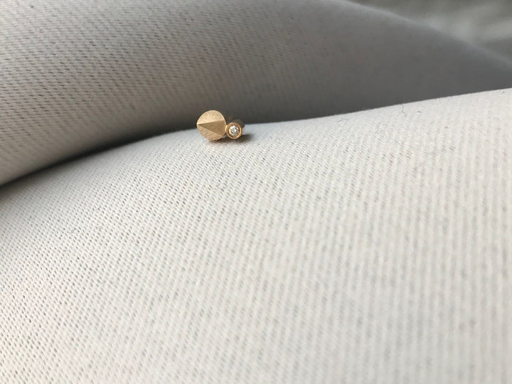 FACET U Arrow Weiß Ohrstecker 14K Gold I Diamant