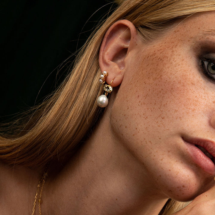 Unicorn 18K Gold Plated Earrings w. oval cut Quartz & Pearls