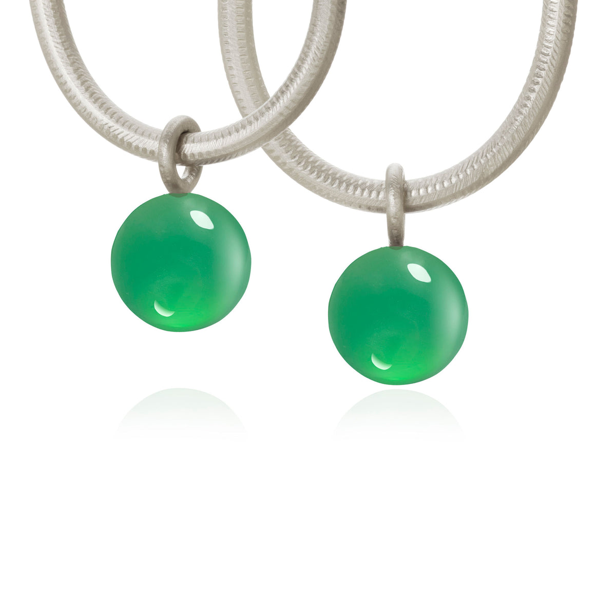 Globe Silver Pendant w. Chrysoprase