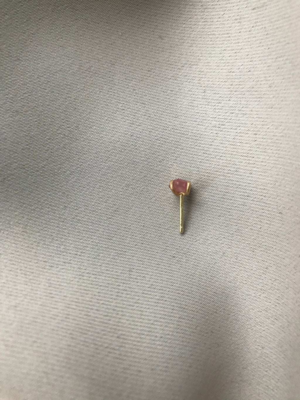 GLOW Rough Pink 14K Gold Stud w. Sapphire