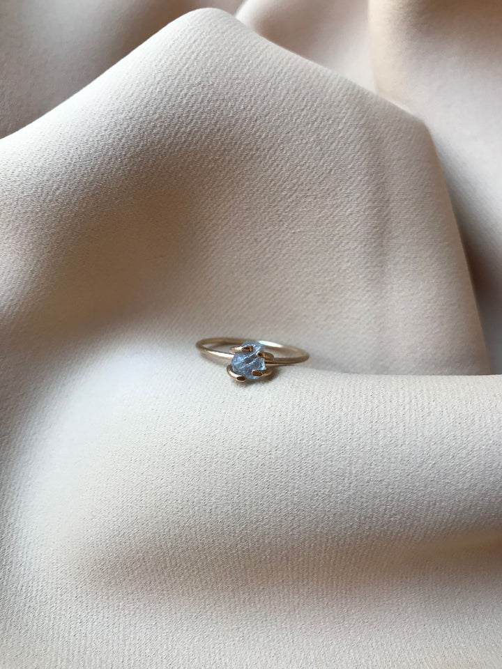GLOW Rough 14K Gold Ring w. Sapphire