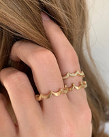 Royal 18K Gold Ring w. Diamond