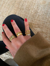 Der stapelbare goldplattierte Ring w. Perle - 3 -Set von 3