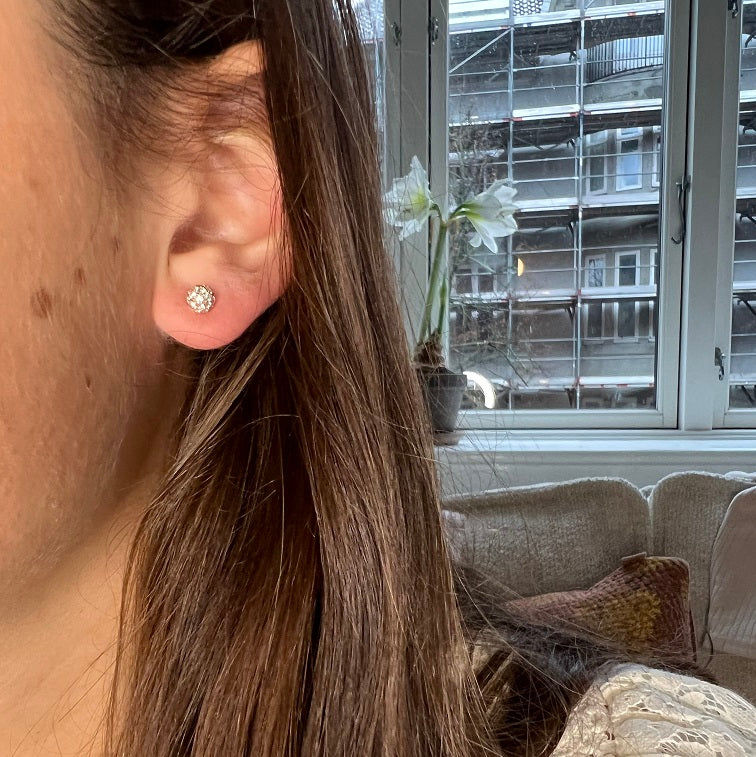 Harmony 18K Gold, Rosegold or Whitegold Studs w. Diamonds