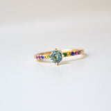 AUSVERKAUFT Monara Kola Goldring aus 18K I Saphir & Tsavorit