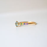 AUSVERKAUFT Monara Kola Goldring aus 18K I Saphir & Tsavorit