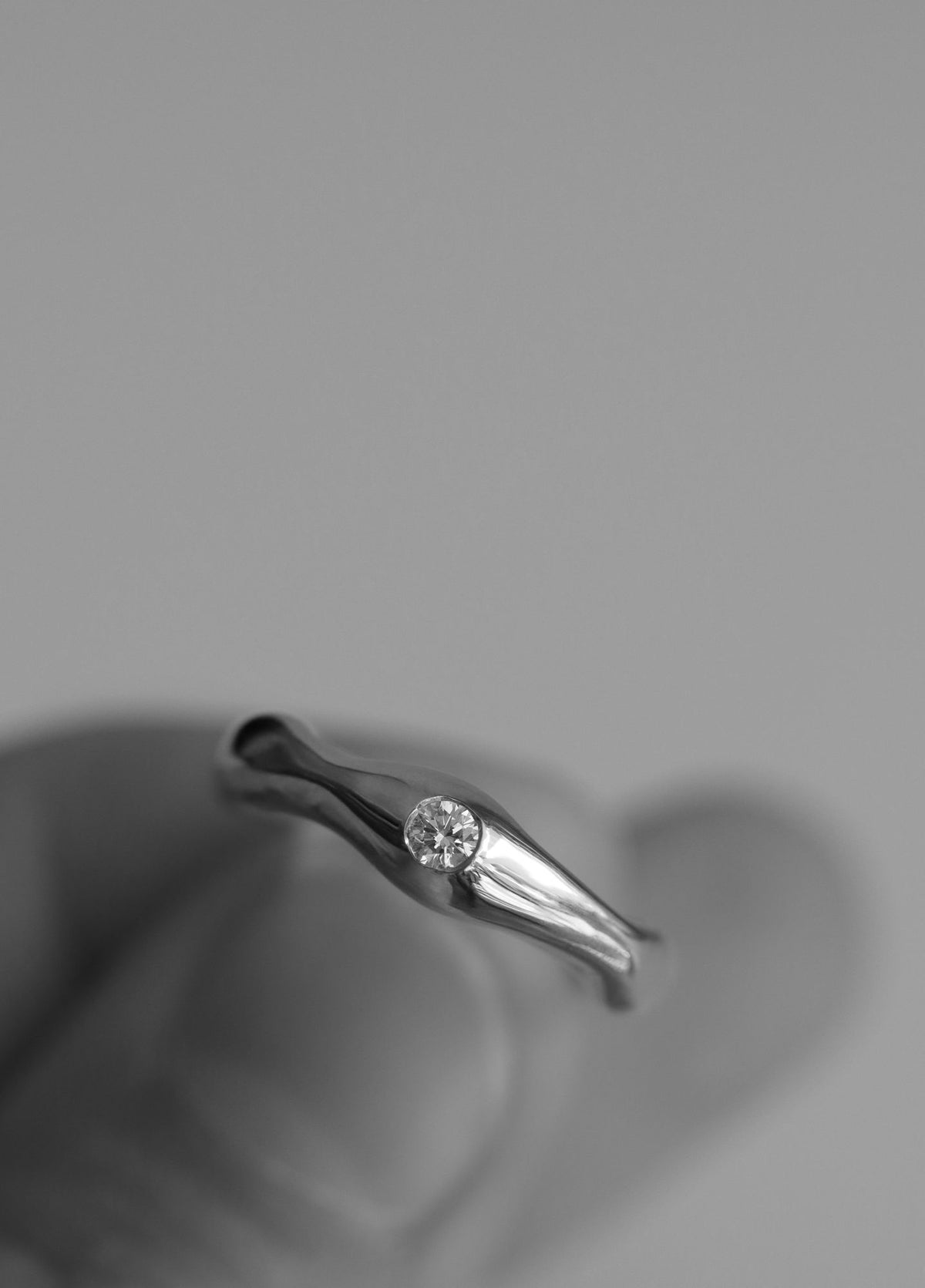 Sara Hvid 18K Guld Ring m. Diamant