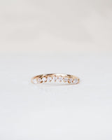 Idun Curved Band 18K Guld, Hvidguld eller Rosaguld Ring m. Diamanter
