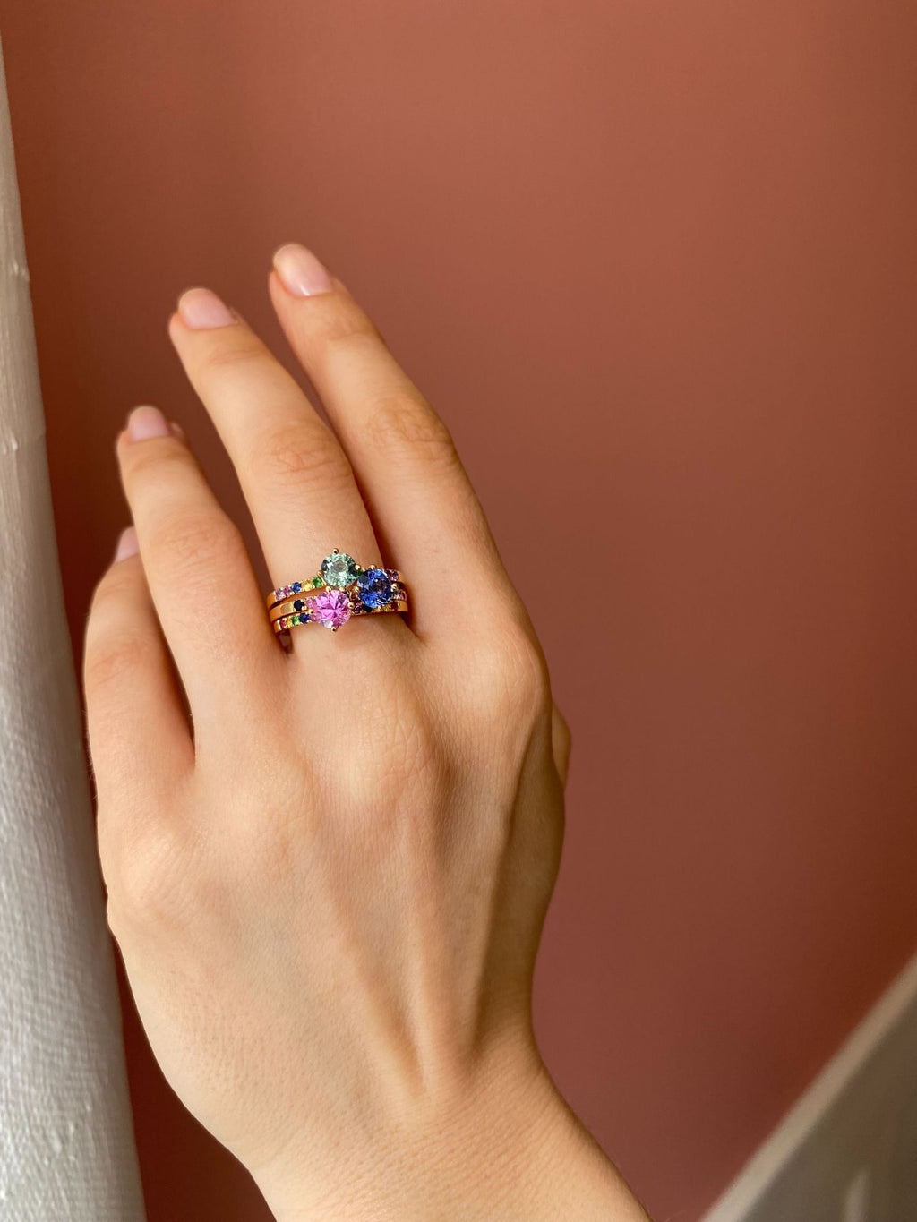 AUSVERKAUFT Monara Kola Goldring aus 18K I Saphir & Tsavorit