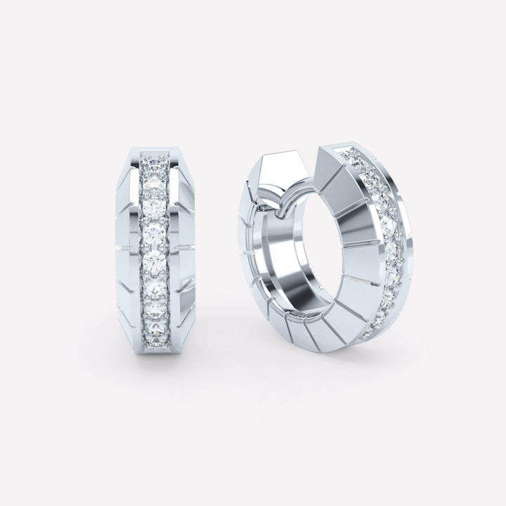 Eternity engraved 18K Whitegold Huggies w. Lab-Grown Diamonds