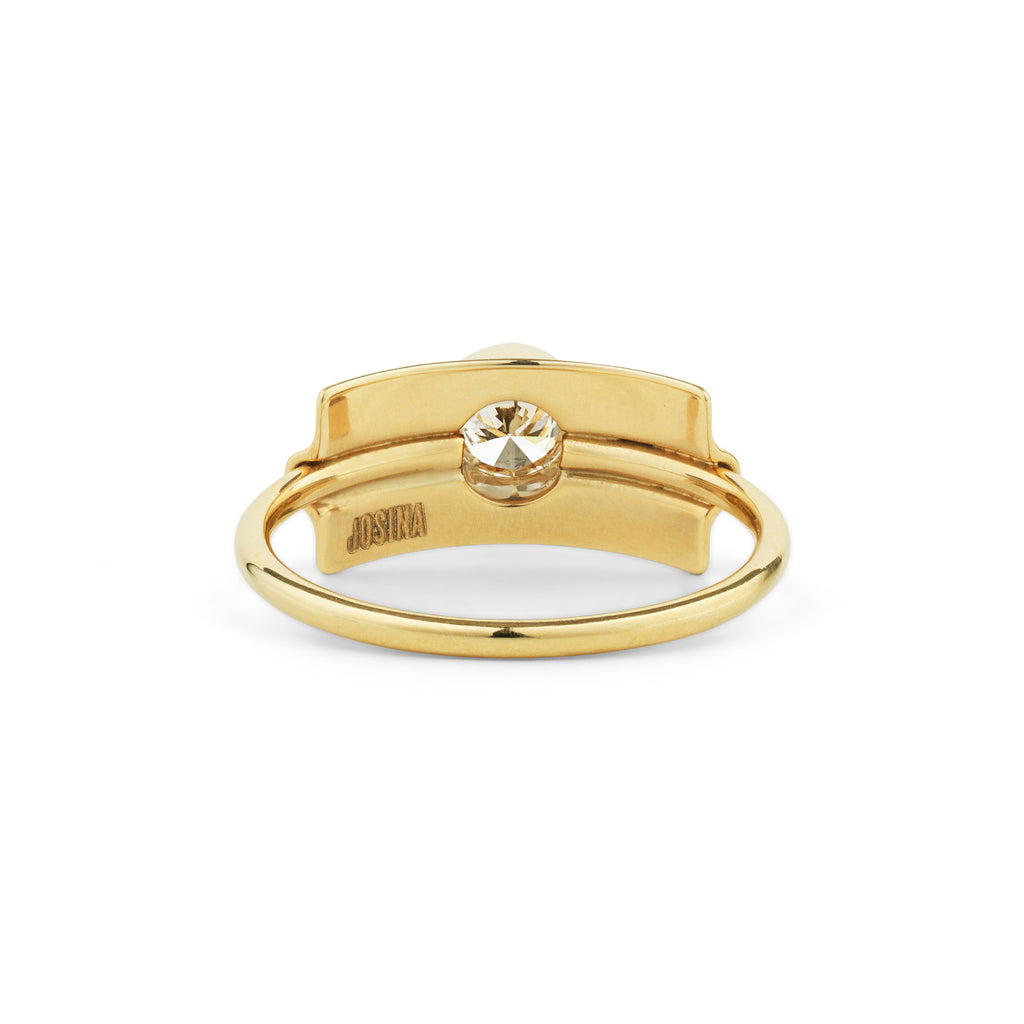 Folded 18K Gold Ring w. Diamonds