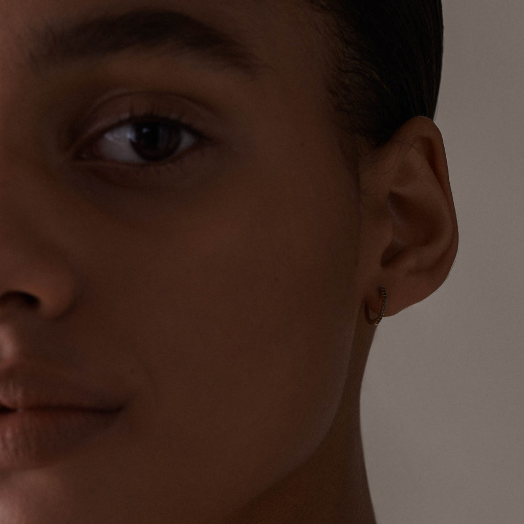 Black Collection Huggie 002