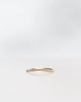 Jade Petite Wave Halv 18K Guld, Hvidguld eller Rosaguld Ring m. Diamanter