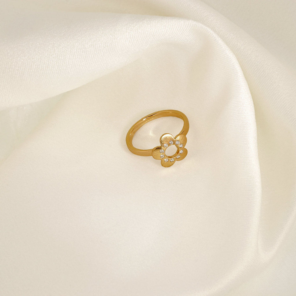 Flower Power 18K Gold Ring w. Diamonds