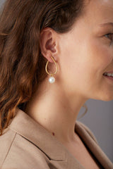 Large Globe 18K Gold Pendants w. Pearl