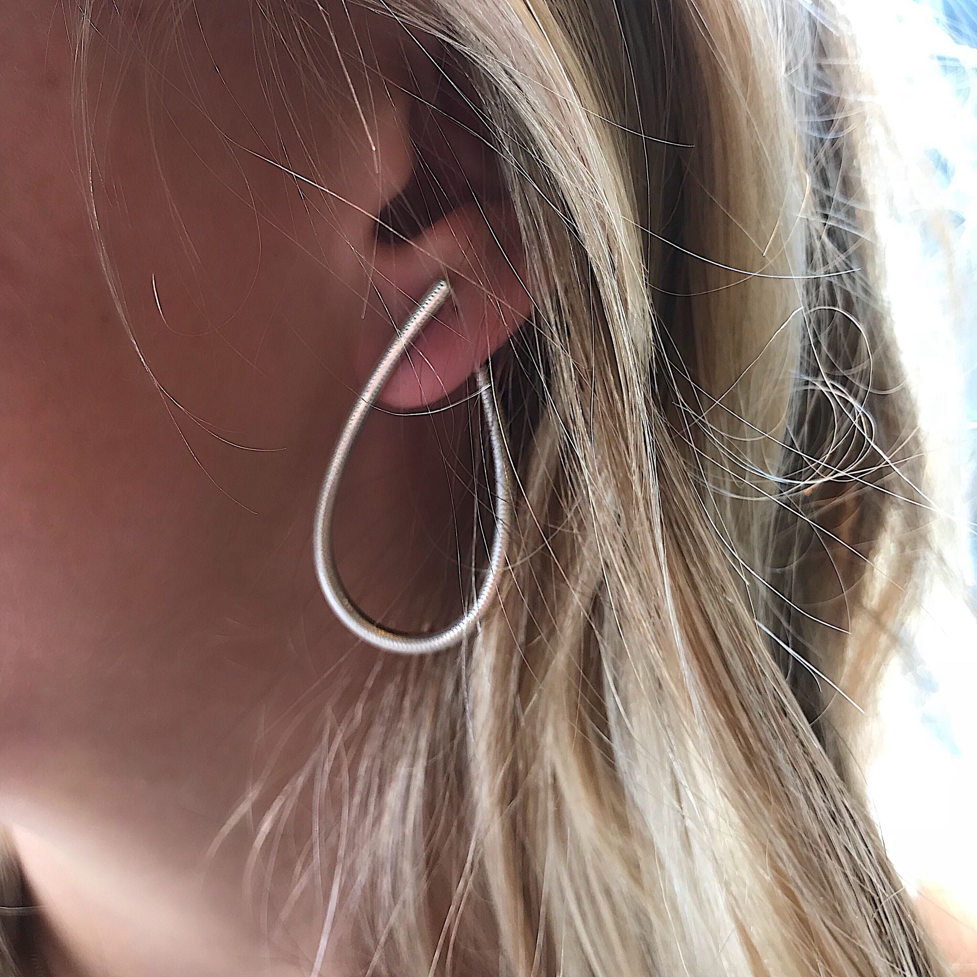 Große Kharisma silberne Hoops