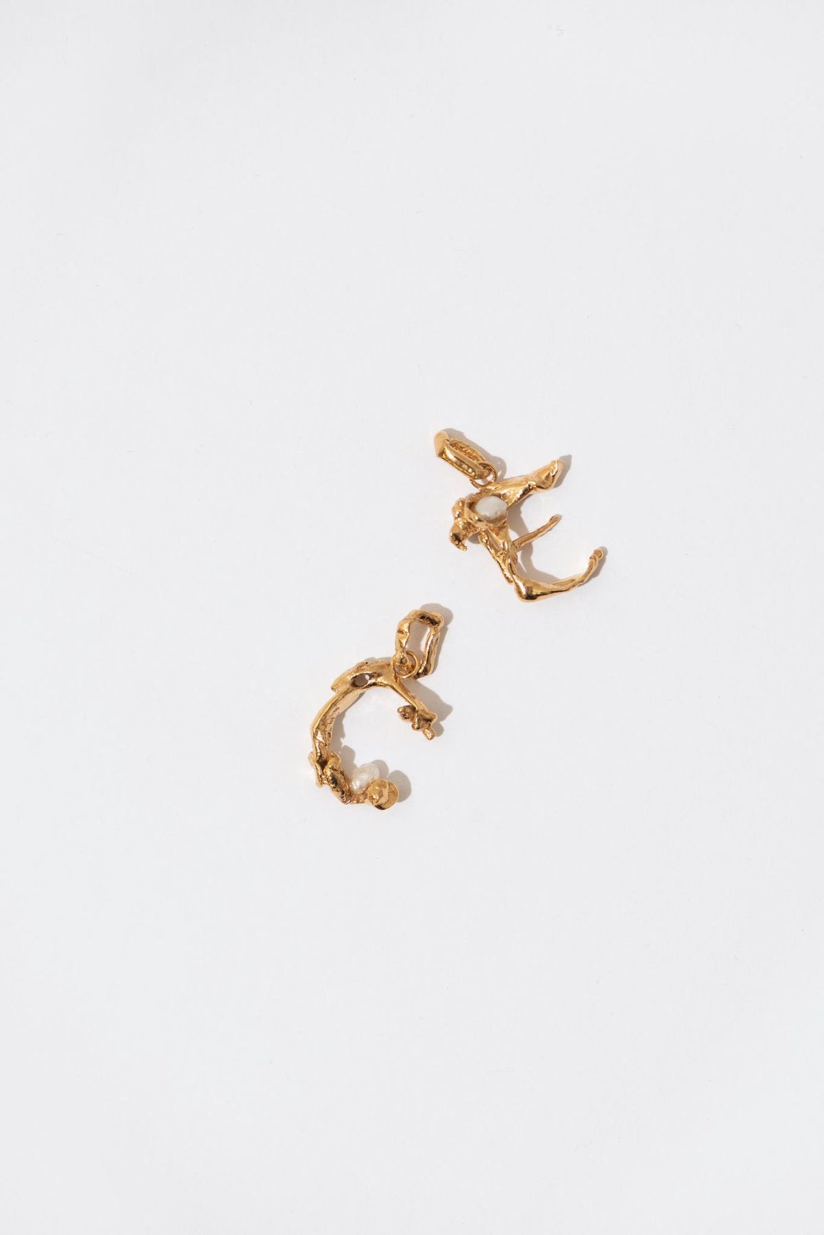 The Pearl Letter Gold Plated Pendant w. Pearl