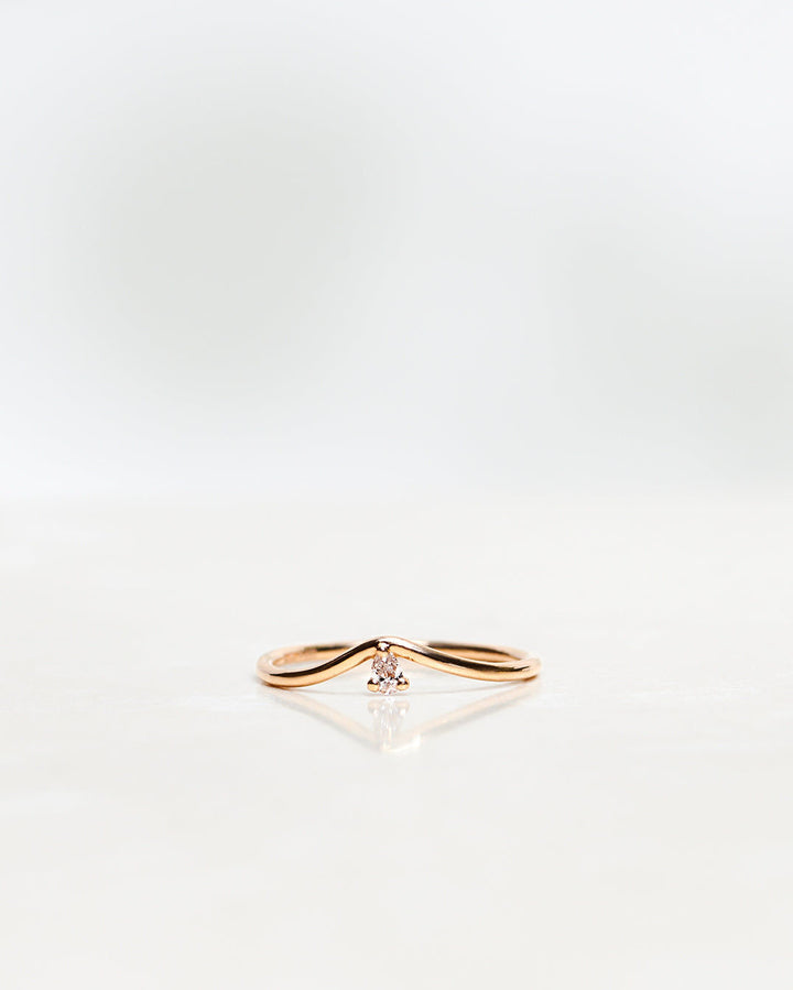 Lily Fallen Drop 18K Gold, Whitegold or Rosegold Ring w. Diamond