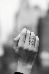 Middle Brick 18K Gold Ring w. Diamonds