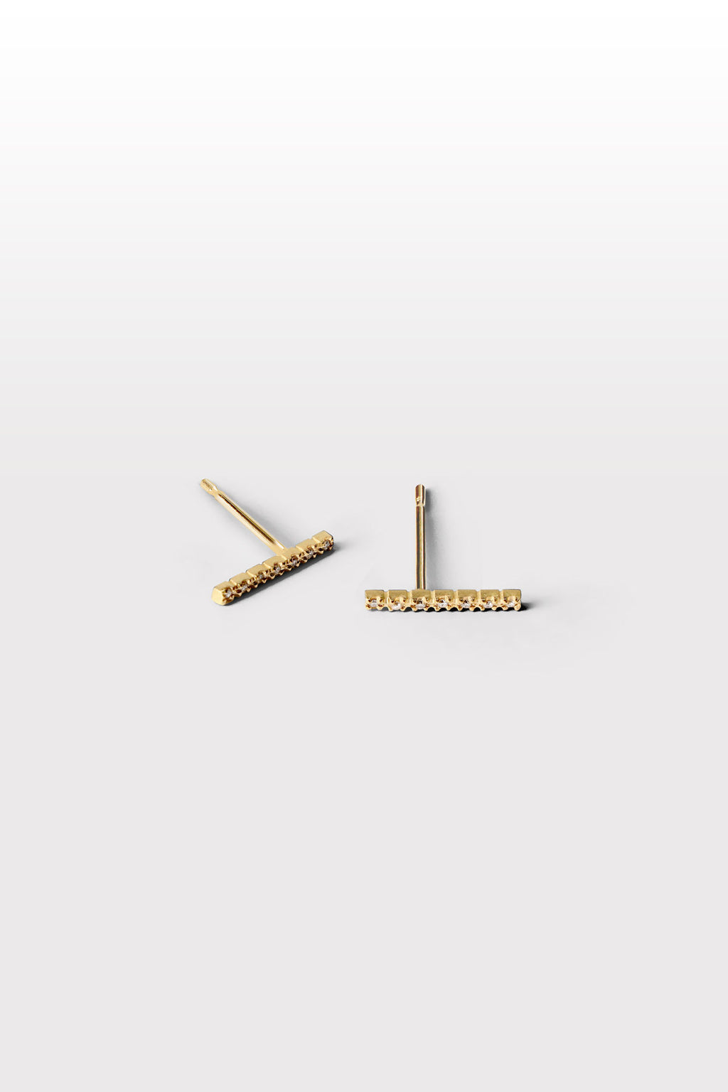 Mirrar 12 18K Gold Studs w. Diamonds